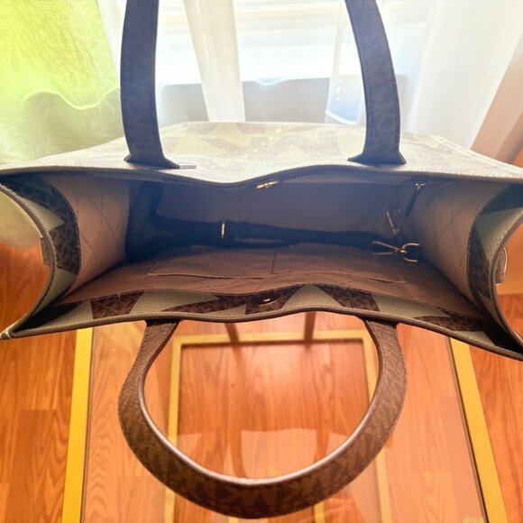 Michael Kors Kenly Signature Army Green Large Tote - Picture 3 of 3